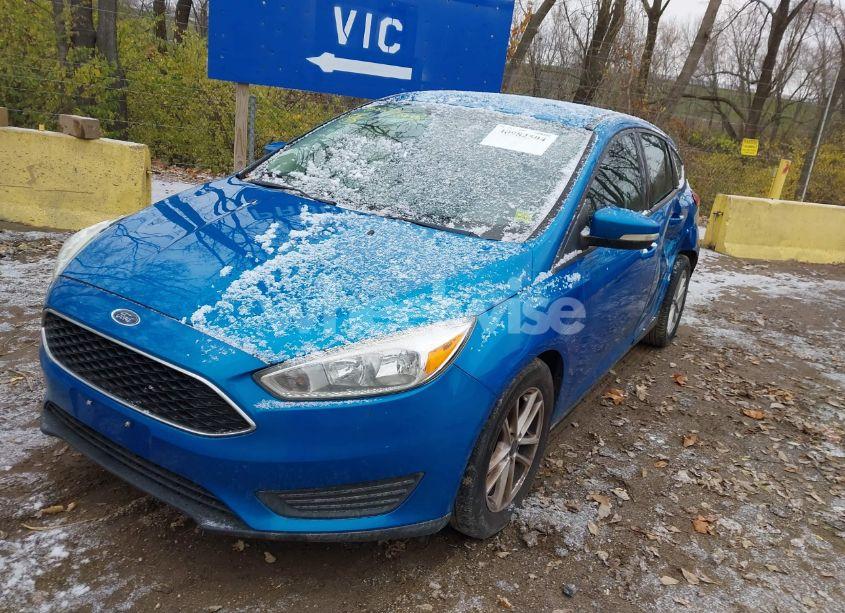 Photo 2 of 2017 Ford Focus SE (VIN 1FADP3K2XHL240475)