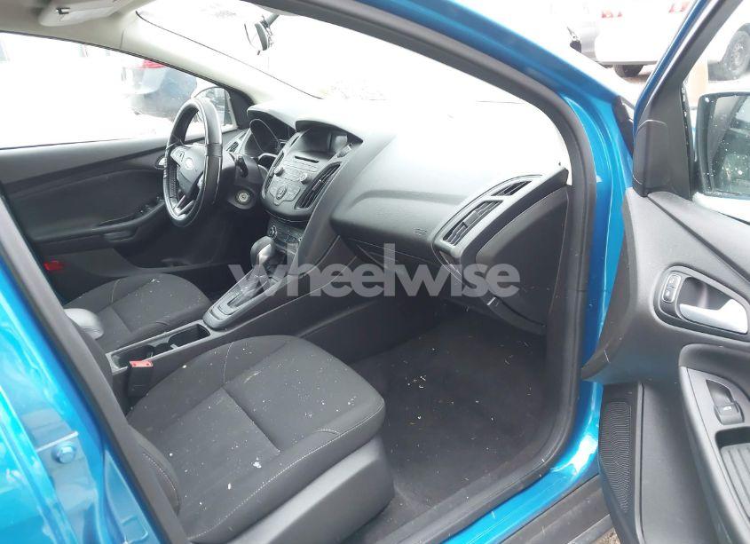 Photo 5 of 2017 Ford Focus SE (VIN 1FADP3K2XHL240475)