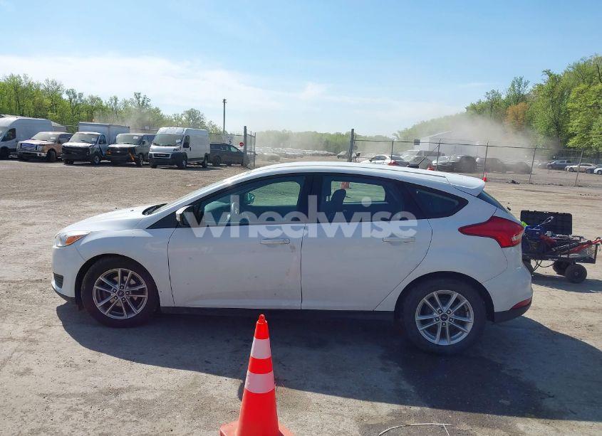 Photo 13 of 2017 Ford Focus SE (VIN 1FADP3K2XHL332010)