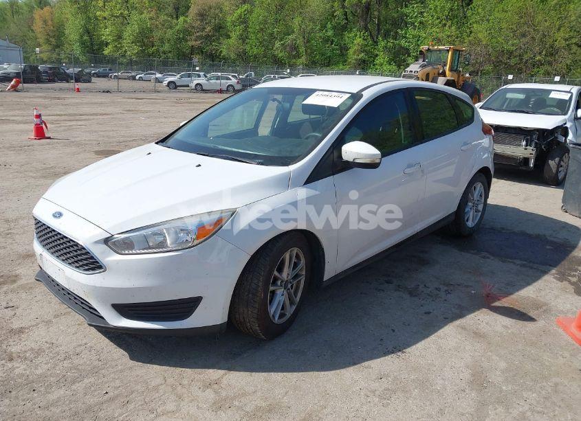 Photo 2 of 2017 Ford Focus SE (VIN 1FADP3K2XHL332010)