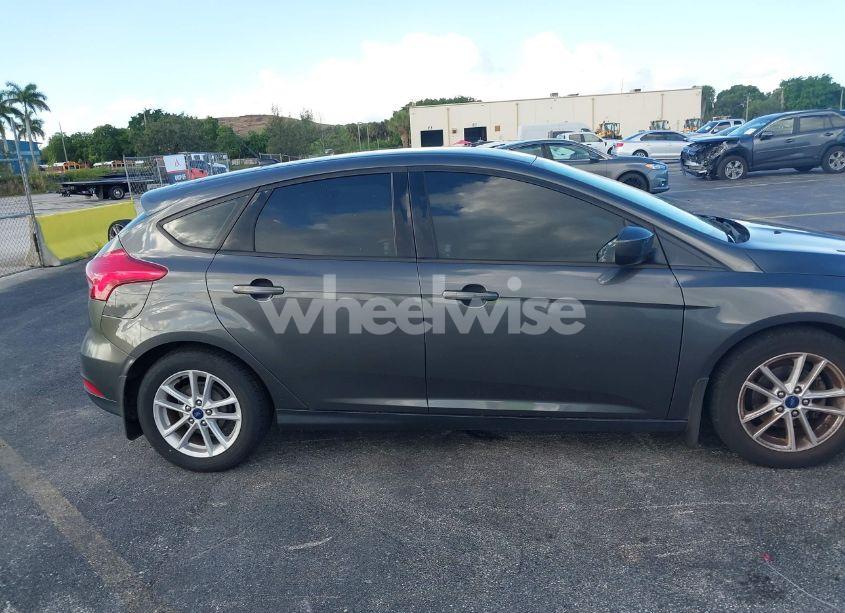 Photo 13 of 2018 Ford Focus SE (VIN 1FADP3K2XJL238585)