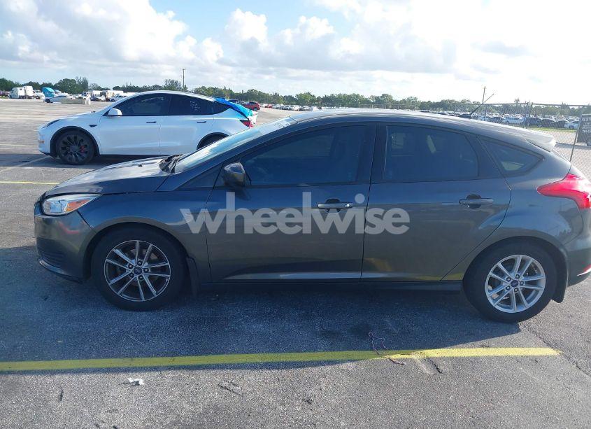 Photo 14 of 2018 Ford Focus SE (VIN 1FADP3K2XJL238585)