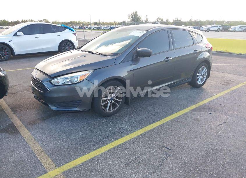 Photo 2 of 2018 Ford Focus SE (VIN 1FADP3K2XJL238585)