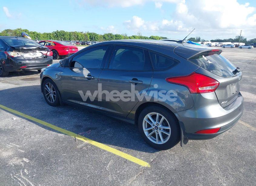 Photo 3 of 2018 Ford Focus SE (VIN 1FADP3K2XJL238585)