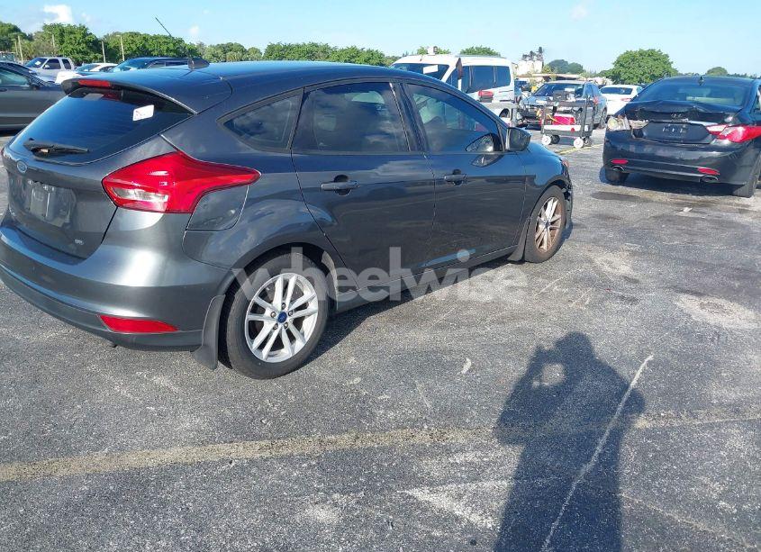 Photo 4 of 2018 Ford Focus SE (VIN 1FADP3K2XJL238585)