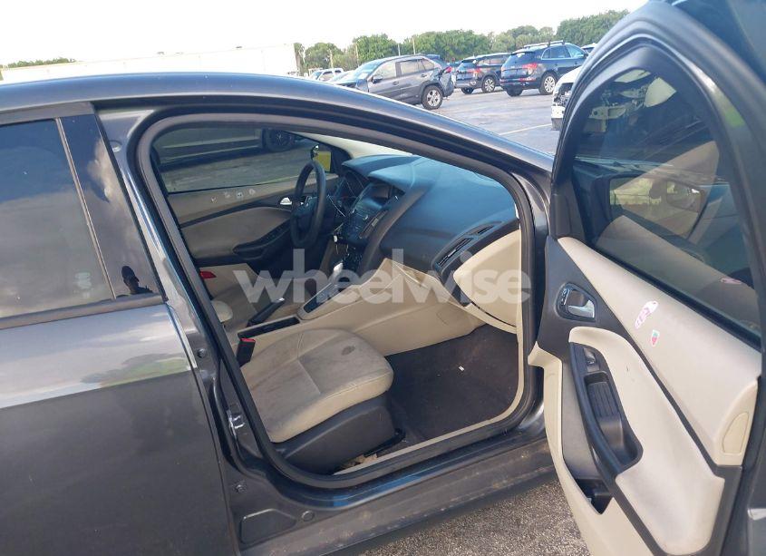 Photo 5 of 2018 Ford Focus SE (VIN 1FADP3K2XJL238585)