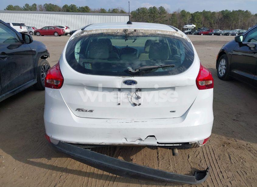 Photo 17 of 2018 Ford Focus SE (VIN 1FADP3K2XJL262031)