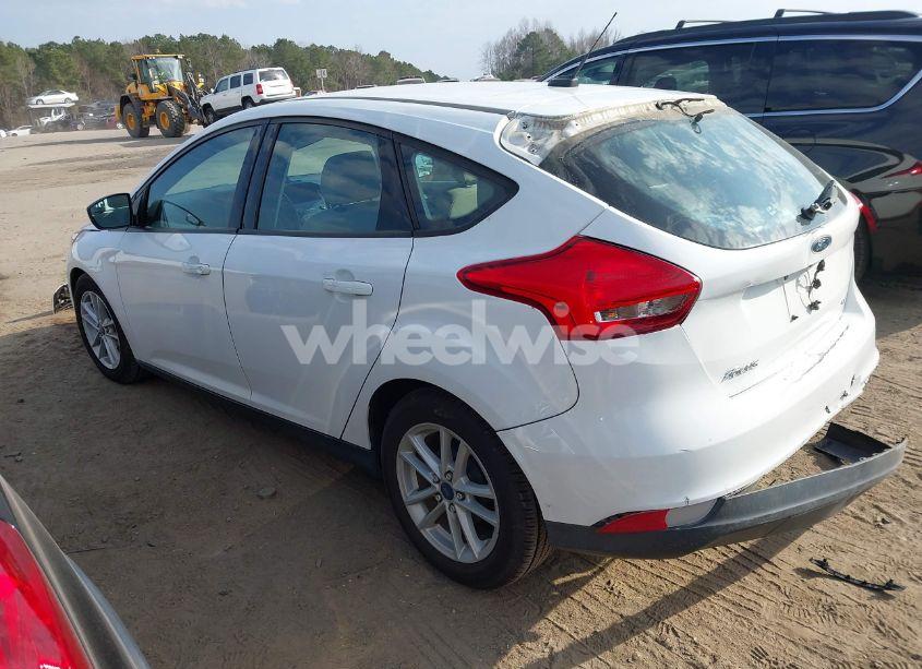 Photo 3 of 2018 Ford Focus SE (VIN 1FADP3K2XJL262031)