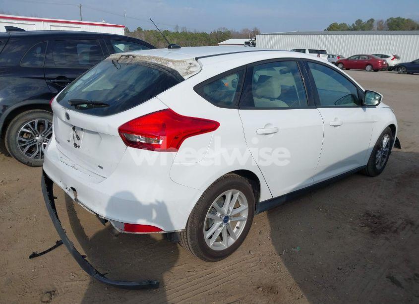 Photo 4 of 2018 Ford Focus SE (VIN 1FADP3K2XJL262031)