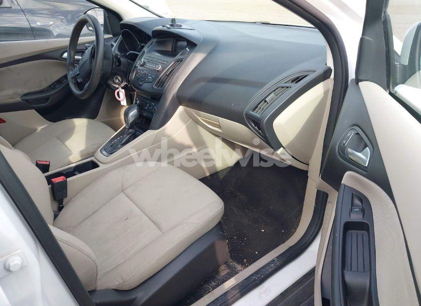 Photo 5 of 2018 Ford Focus SE (VIN 1FADP3K2XJL262031)