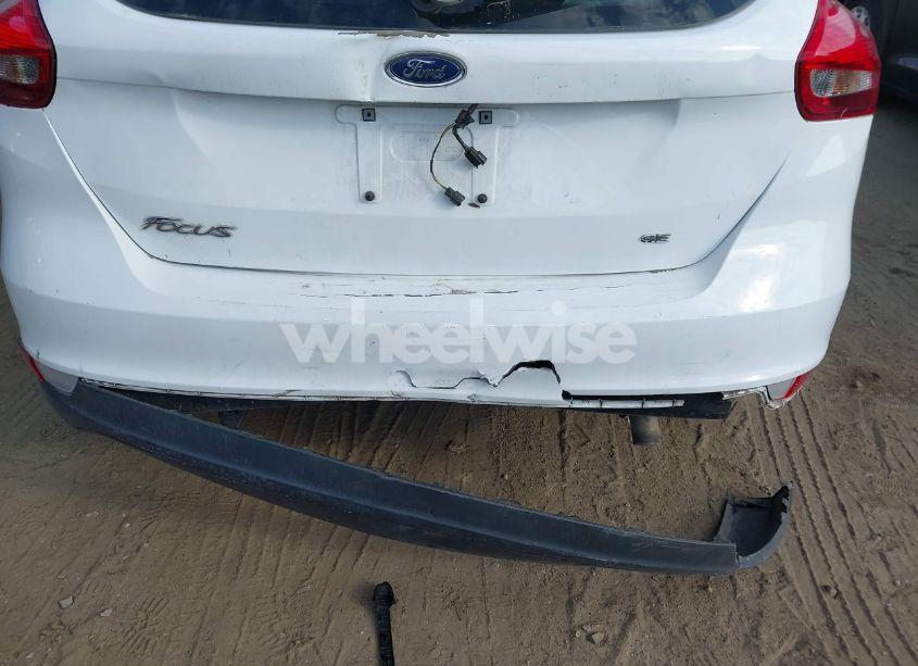 Photo 6 of 2018 Ford Focus SE (VIN 1FADP3K2XJL262031)