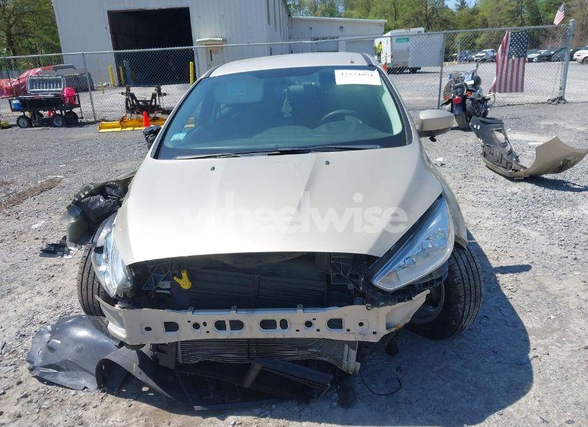 Photo 13 of 2018 Ford Focus SE (VIN 1FADP3K2XJL264037)