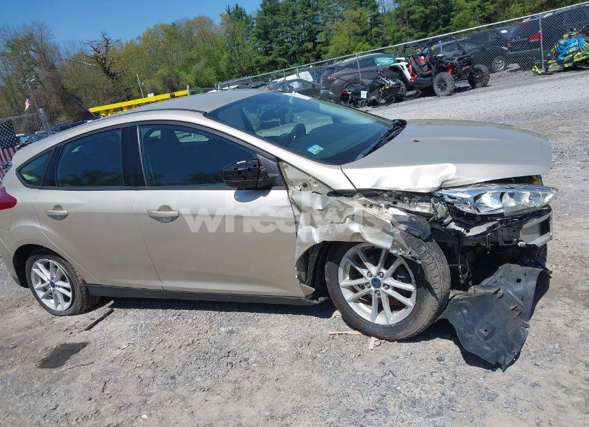 Photo 14 of 2018 Ford Focus SE (VIN 1FADP3K2XJL264037)