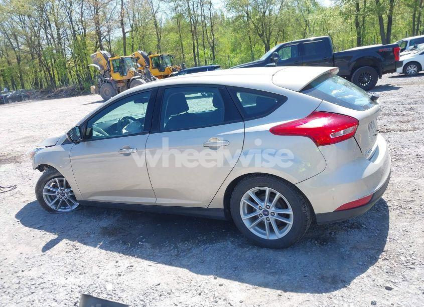 Photo 15 of 2018 Ford Focus SE (VIN 1FADP3K2XJL264037)