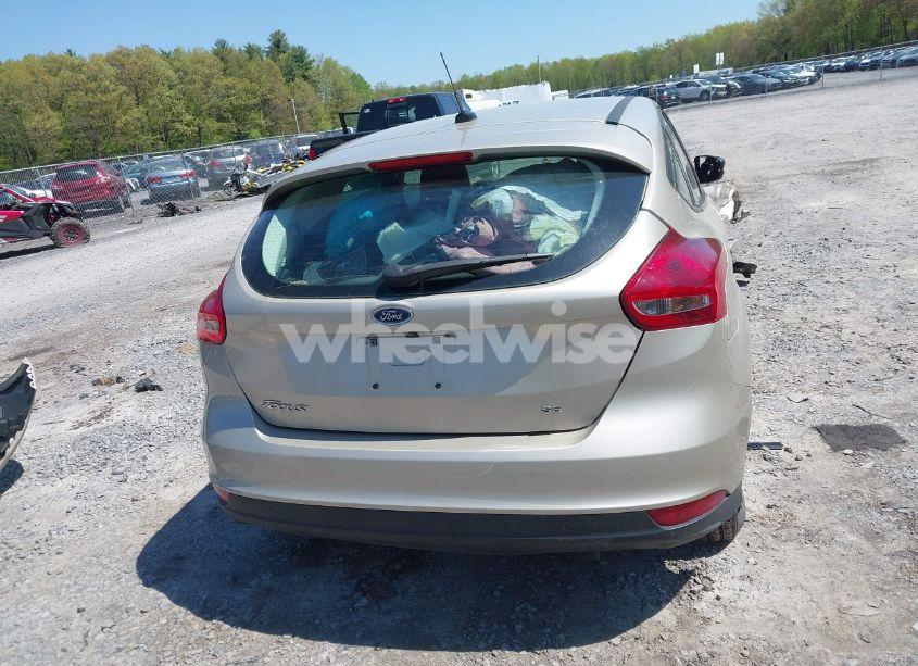 Photo 17 of 2018 Ford Focus SE (VIN 1FADP3K2XJL264037)