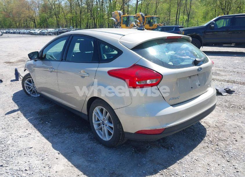 Photo 3 of 2018 Ford Focus SE (VIN 1FADP3K2XJL264037)