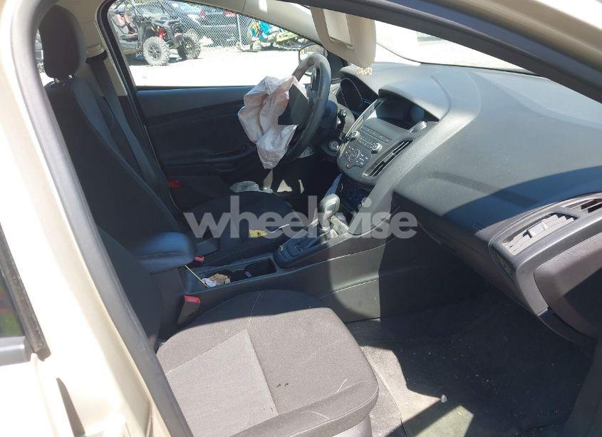 Photo 5 of 2018 Ford Focus SE (VIN 1FADP3K2XJL264037)