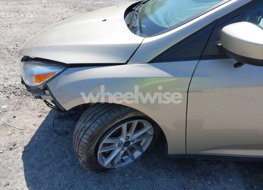 Photo 6 of 2018 Ford Focus SE (VIN 1FADP3K2XJL264037)