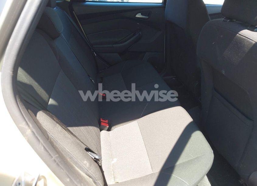 Photo 8 of 2018 Ford Focus SE (VIN 1FADP3K2XJL264037)