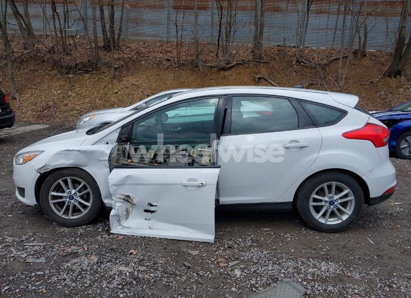 Photo 14 of 2018 Ford Focus SE (VIN 1FADP3K2XJL280920)