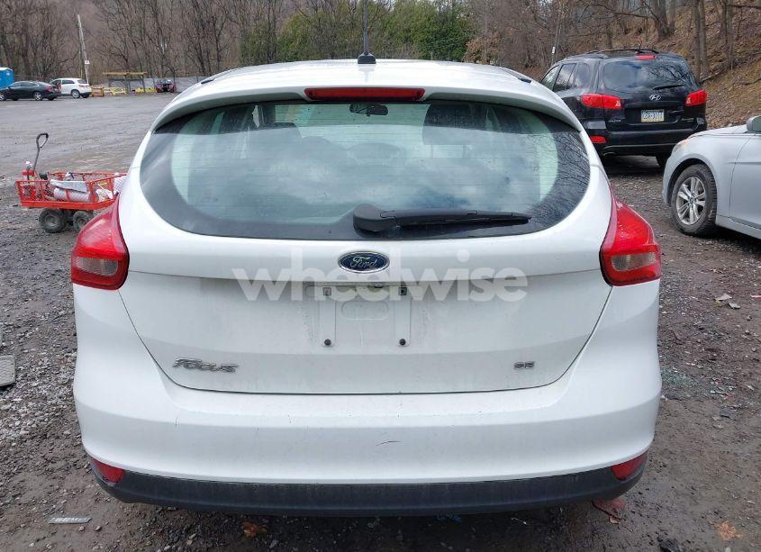 Photo 16 of 2018 Ford Focus SE (VIN 1FADP3K2XJL280920)