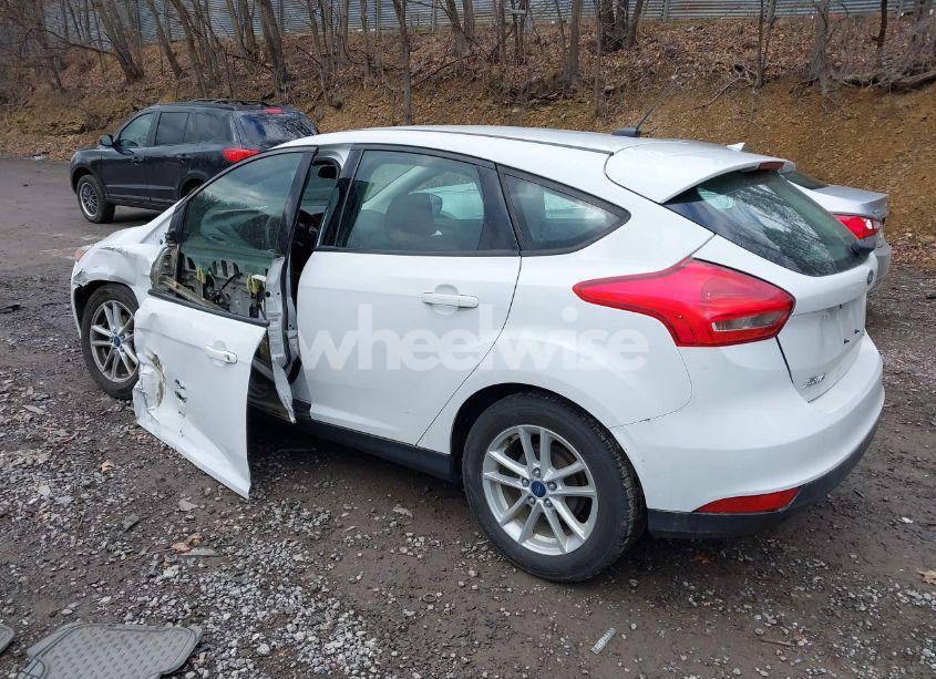 Photo 3 of 2018 Ford Focus SE (VIN 1FADP3K2XJL280920)