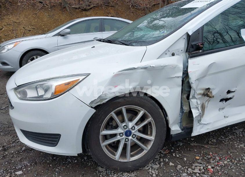 Photo 6 of 2018 Ford Focus SE (VIN 1FADP3K2XJL280920)