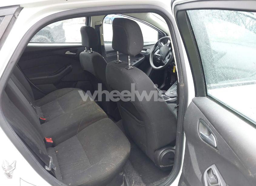 Photo 8 of 2018 Ford Focus SE (VIN 1FADP3K2XJL280920)