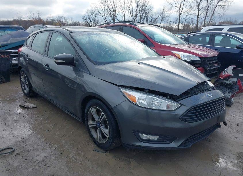 2016 Ford Focus SE (VIN 1FADP3KE1GL201251) main photo