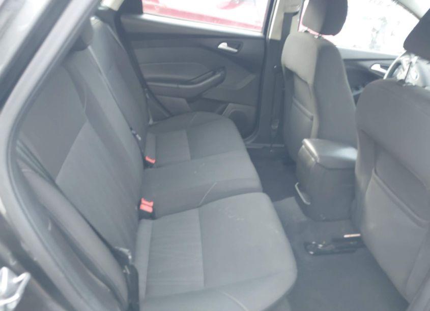 Photo 8 of 2016 Ford Focus SE (VIN 1FADP3KE1GL201251)