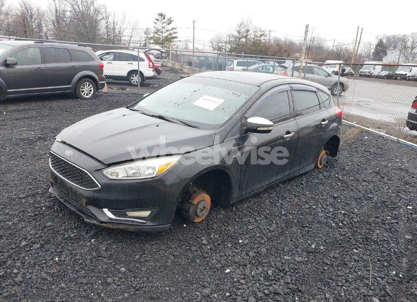 Photo 2 of 2015 Ford Focus SE (VIN 1FADP3KE2FL333093)