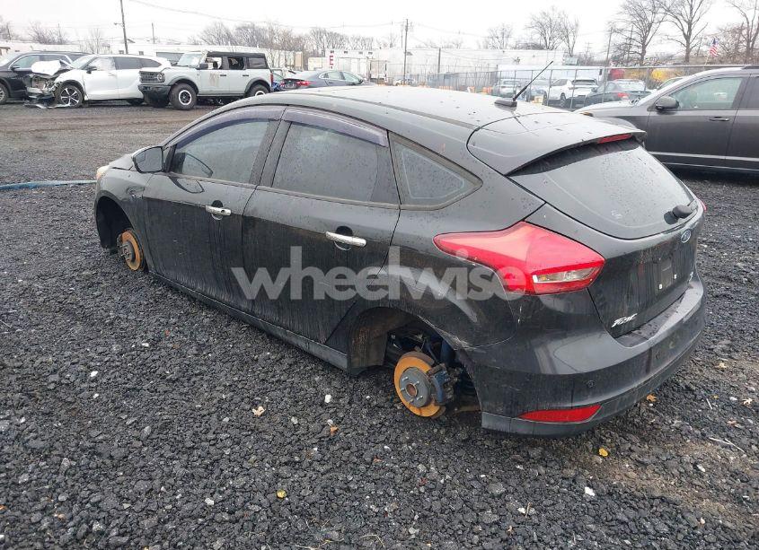 Photo 3 of 2015 Ford Focus SE (VIN 1FADP3KE2FL333093)