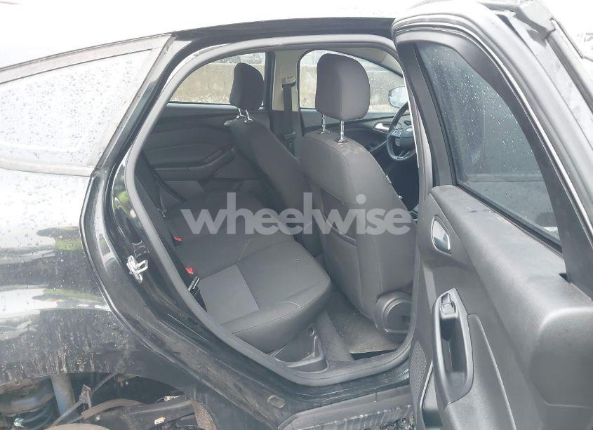 Photo 8 of 2015 Ford Focus SE (VIN 1FADP3KE2FL333093)