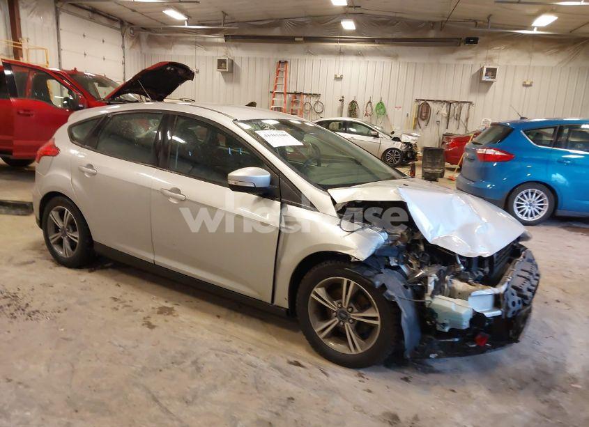 2016 Ford Focus SE (VIN 1FADP3KE2GL377824) main photo