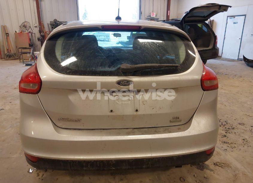 Photo 16 of 2016 Ford Focus SE (VIN 1FADP3KE2GL377824)