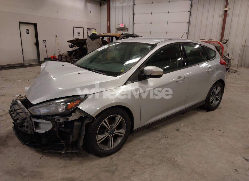Photo 2 of 2016 Ford Focus SE (VIN 1FADP3KE2GL377824)