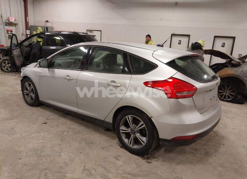 Photo 3 of 2016 Ford Focus SE (VIN 1FADP3KE2GL377824)