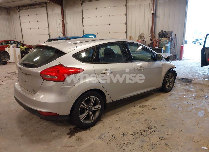 Photo 4 of 2016 Ford Focus SE (VIN 1FADP3KE2GL377824)
