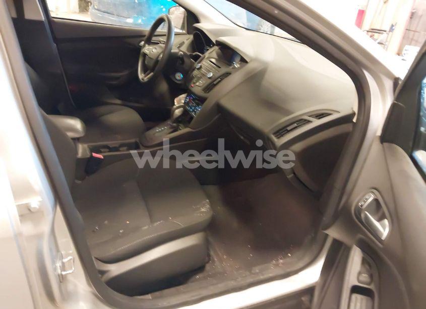 Photo 5 of 2016 Ford Focus SE (VIN 1FADP3KE2GL377824)