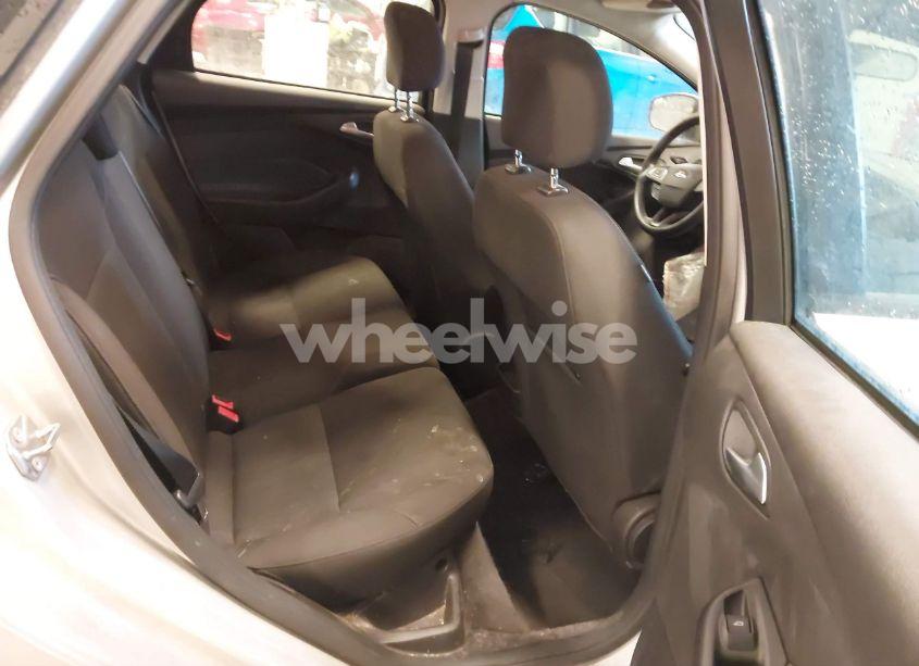 Photo 8 of 2016 Ford Focus SE (VIN 1FADP3KE2GL377824)