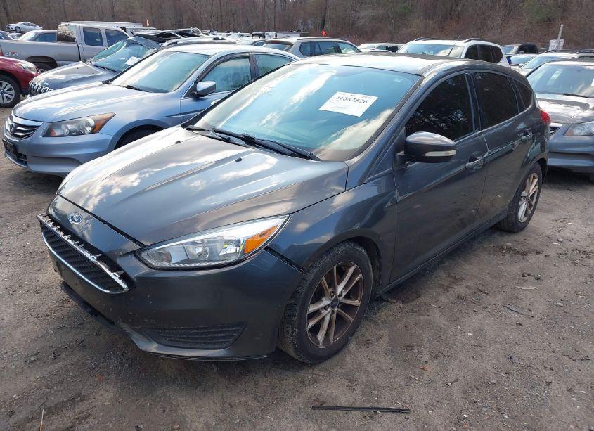 Photo 2 of 2016 Ford Focus SE (VIN 1FADP3KE3GL296363)