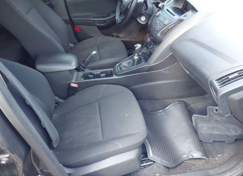 Photo 5 of 2016 Ford Focus SE (VIN 1FADP3KE3GL296363)