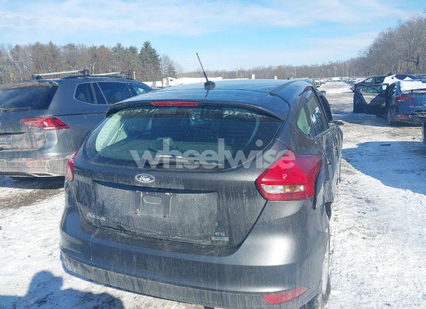 Photo 16 of 2015 Ford Focus SE (VIN 1FADP3KE4FL292904)