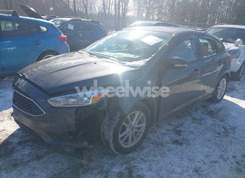 Photo 2 of 2015 Ford Focus SE (VIN 1FADP3KE4FL292904)