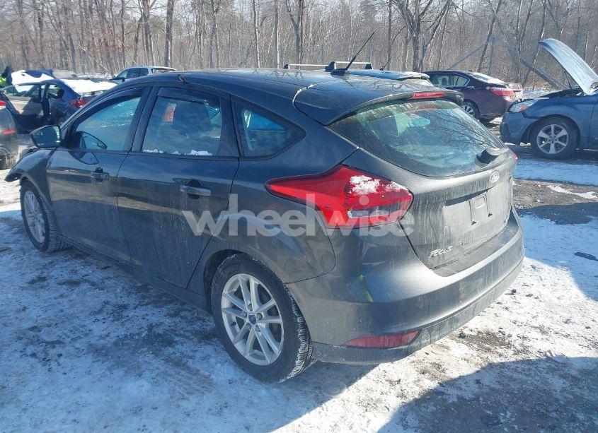 Photo 3 of 2015 Ford Focus SE (VIN 1FADP3KE4FL292904)