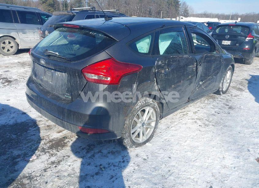 Photo 4 of 2015 Ford Focus SE (VIN 1FADP3KE4FL292904)
