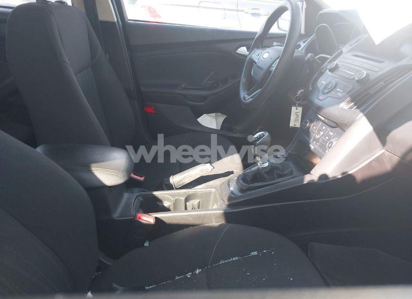 Photo 5 of 2015 Ford Focus SE (VIN 1FADP3KE4FL292904)