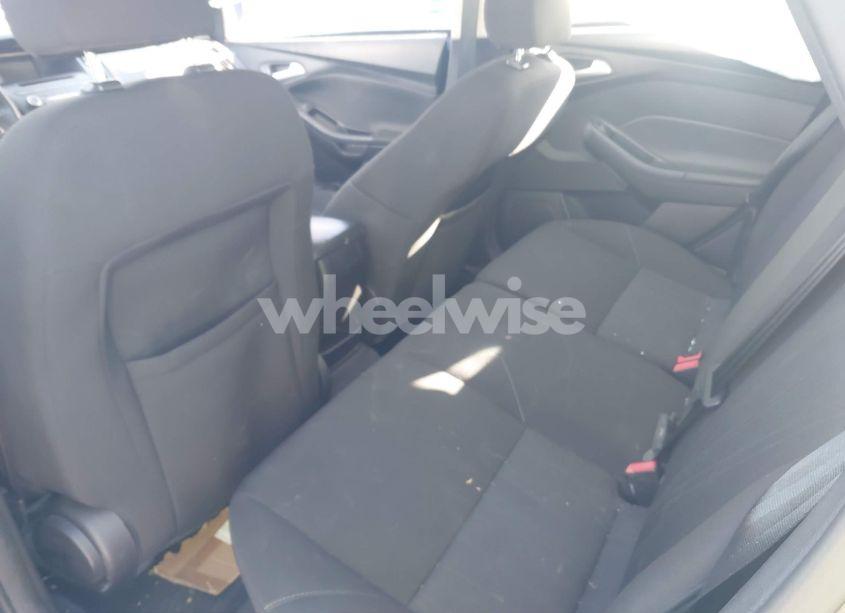 Photo 8 of 2015 Ford Focus SE (VIN 1FADP3KE4FL292904)