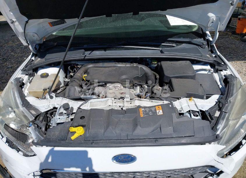 Photo 10 of 2015 Ford Focus SE (VIN 1FADP3KE5FL372535)