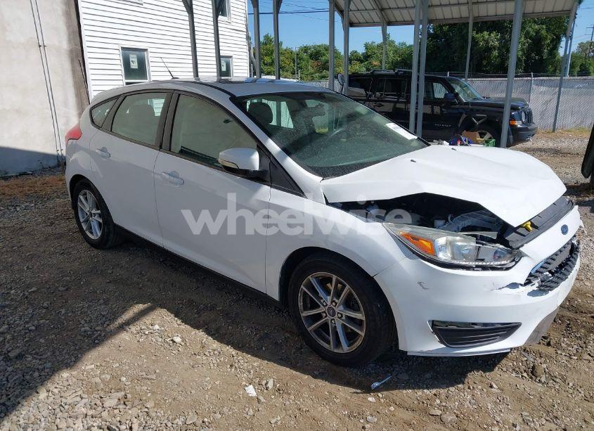 Photo 13 of 2015 Ford Focus SE (VIN 1FADP3KE5FL372535)